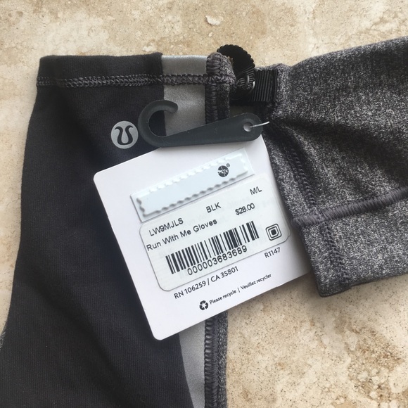 NWT Lululemon run with me gloves - Picture 3 of 4